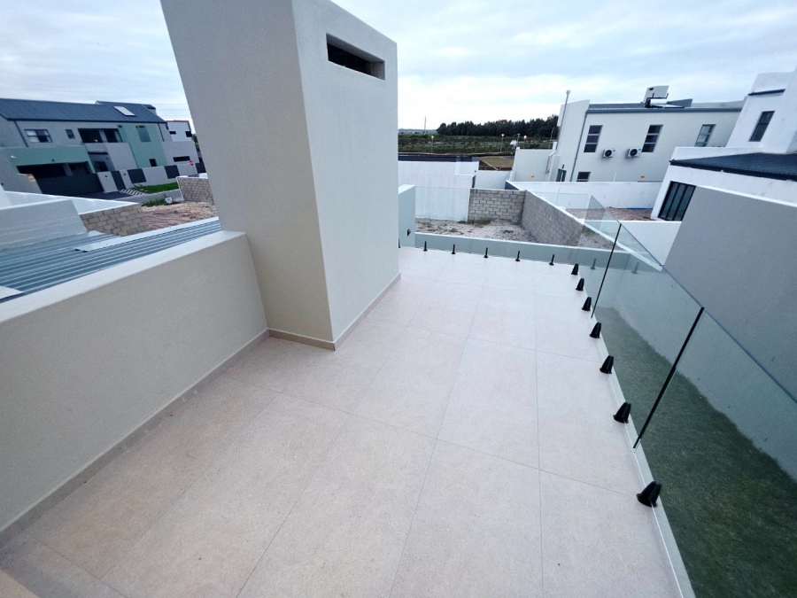 4 Bedroom Property for Sale in Sandown Western Cape